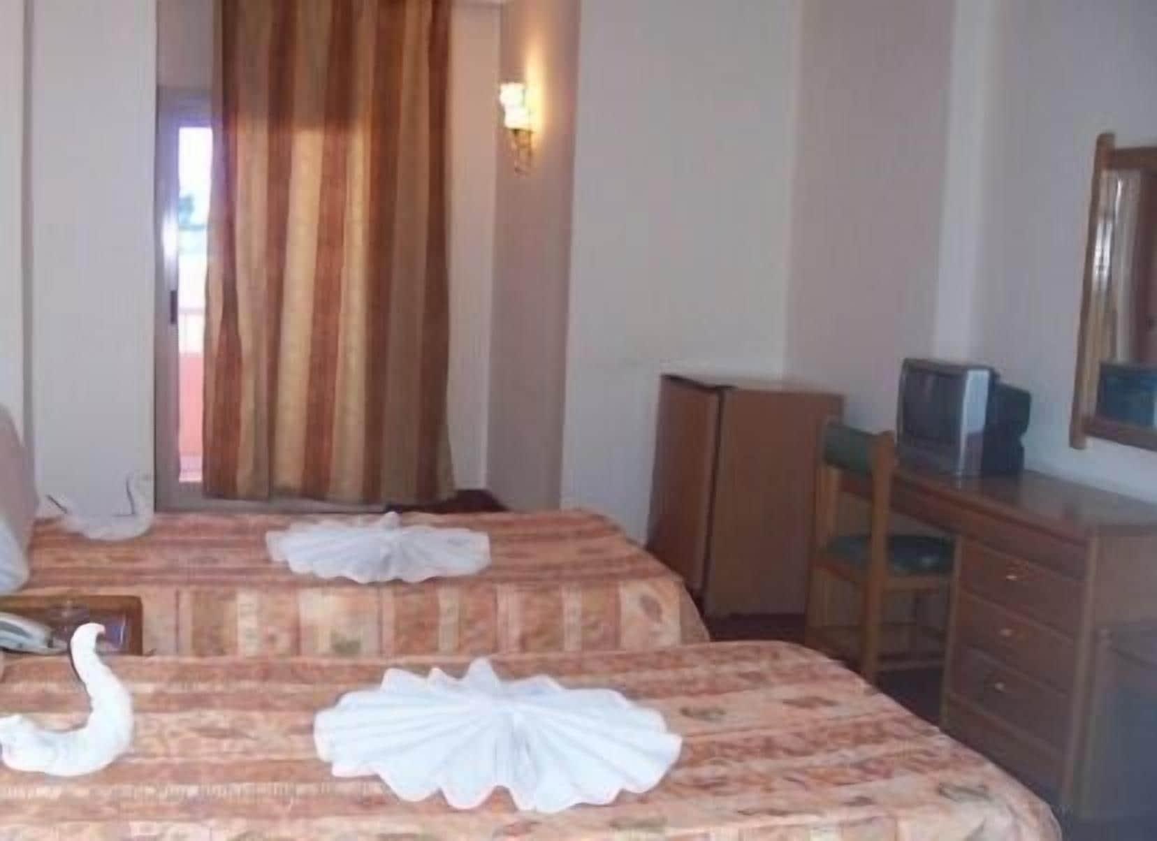 Queens Valley Hotel, Restaurants, Bars And Spa Luksor Quarto foto